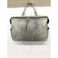 ราคา กระเป๋ามือสอง ของแท้ สภาพใหม่ BRERA ITALY สีขาว/เทา หนังแท้ปั้มลายงู ขนาด 14 นิ้ว พร้อมส่ง (14589779605)