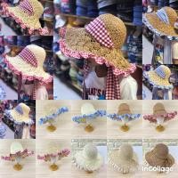 ราคา หมวกถักสาน โคเช ขอบลายลูกไม้ ลายริ้วฟ้า/แดงขอบลวดดัดได้ (25168004477)