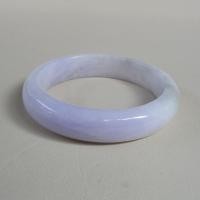 ราคา กำไลหยกพม่า Jadeite type A ขนาดวงใน 58.5mm กว้าง 14.5mm ทรงกลมท้องแบน สวมใส่ได้ทุกเพศ (24189943583)