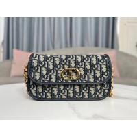 ราคา กระเป๋า Dior สไตล์ใหม่ 30 Montaigne Avenue แบบถือและสะพายข้าง ดีไซน์ CD Buckle ทำจากหนังวัวเงางาม (40227907030)