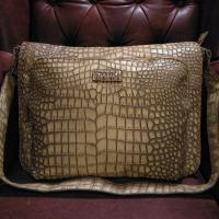 ราคา กระเป๋าหนัง (มือ2) สะพายข้าง, หนังปั๊มลายจระเข้ GUESS (28611664856)