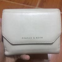 ราคา Charles & Keith มือ ✌️ ของแท้ (1509755455)