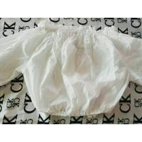 ราคา เสื้อแฟชั่นสีขาว จั๊มเอว จั๊มแขน เอวลอยนิดๆ แฟชั่นกำลังมา (215030074)