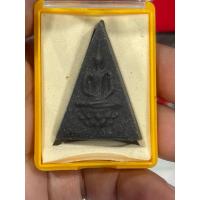 ราคา พระกำลังแผ่นดิน สมเด็จจิตรดา รุ่นครองราช 50 ปี ปี 2539 เนื้อผงใบลาน หายากที่สุด พระแท้กล่องเดิม (29722085811)