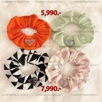 ราคา [พร้อมส่ง]: New!! Prada Headband Scrunchy ที่มัดผม/รัดข้อมือ‼️ก่อนกดสั่งรบกวนทักมาเช็คสต๊อคก่อนนะคะ‼️ (56155704834)