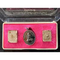 ราคา พระผงของขวัญ วัดเกาะจันทร์ หลวงพ่อสด วัดปากน้ำ ชุดกรรมการกล่องนี้ มีพระ 3 องค์ พิมพ์วัดเกาะจันทร์ 1 องค์เป็นพระ 2 หน้า (21086747713)