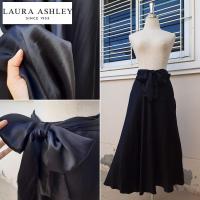 ราคา กระโปรงสาวอวบ ผ้า silk สีดำ แบรนด์ Laura Ashley (22917693082)
