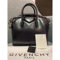 ราคา Givenchy cross body มือสองสภาพดี ปี 2015 (9902848264)