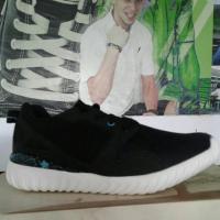 ราคา Tomkins Valerian Sneakers