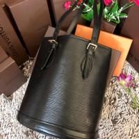 ราคา LOUIS VUITTON Black Epi Leather Petite Bucket Shoulder Bag (1808568778)