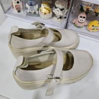 ราคา รองเท้าทรงแมรี่เจน มือสอง ! สีครีม ส้นสูงประมาณ1.5-2นิ้ว (28566421020)
