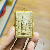 ราคา จี้ พระสิวลี องค์พระสิวลี พระสิวลีเถระ องค์พระสิวลี ด้านหน้าพระสิวลี ด้านหลังเจ้าแม่นางกวัก พร้อมเลี่ยมกรอบทอง (40177180574)
