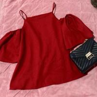 ราคา เสื้อเว้าแขนปาดไหล่สีแดงเลือดนก (5344071830)
