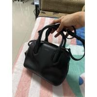 ราคา กระเป๋ามือสอง DKNY #กระเป๋าแท้ มือสอง 2 ช่องซิบสีดำ 8.5“x6"x4" หิ้วได้ สะพายข้างได้ (29373946662)