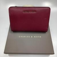 ราคา กระเป๋าสตางค์ใบสั้น CK (charles&keith) งานแท้ 100% (มือสองสภาพ 70%)..สีแดง (12834137045)