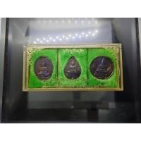 ราคา เหรียญพระแก้วมรกต รุ่น 2(ชุด 3 ฤดู) ฉลองวัดพระศรืๆ (ด้านหลัง มี ราชศรัทธา) ทองแดงรมดำ ปี 2525 (9760189619)