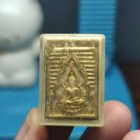 ราคา พระพุทธชินราชเนื้อผงปัดทอง รุ่นเนื้อผงเสาร์ 5 โครงการอาหารกลางวัน วัดพระศรีรัตนมหาธาตุ จังหวัดพิษณุโลก พ.ศ. 2536 (40158289382)