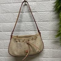 ราคา กระเป๋าสะพาย Dooney & bourke กว้าง 11 สูง 6 ก้นกว้าง 2 นิ้ว ราคา 390 บาท (23337796210)