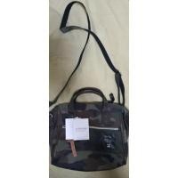 ราคา แท้ 100% จาก shop : anello กระเป๋าสะพายไหล่ size Mini รุ่น CROSS BOTTLE ® ATH0851R ลายทหาร (23113358947)