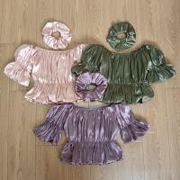 ราคา เสื้อเปิดไหล่แขนจั๊ม เอวจั๊ม ระบายบอลลูน ผ้าซาติน พร้อมยางรัดผมโดนัท (42452973957)