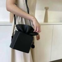 ราคา กระเป๋าสะพายข้างทรงกระบอก (2605345294)