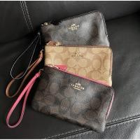 ราคา COACH กระเป๋าซิปคล้องมือ พร้อมส่ง 1890 2 ซิป S ส่งฟรี (1077996702)