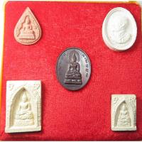 ราคา พระชุดฉลองราชย์ 50 ปี พระศาสดา พระไพรีพินาศ สมเด็จพระพุทธเจ้าหลวง วัดบวรนิเวศวิหาร ปี 2539 รุ่นปลดหนี้ สมเด็จพระญาณสังวร (26175471209)