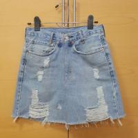 ราคา กระโปรงยีนส์ เอว 27 ป้าย Levi's (1240661199)