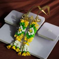 ราคา พวงมาลัยสองชายมะลิกลีบกุหลาบสีเหลือง งานดินปั้น ยาวข้างละ 5” (26152404729)