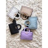 ราคา พร้อมส่งอย่างไว !!! กระเป๋าสะพายรุ่น ลินบาบี้ แท้ 100% รุ่นนี้มาแรงมากค่ะ สวย หนังนิ่ม Lyn new collection (8903636936)