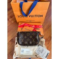 ราคา Used like new LV Mini Pochette Monogram DC21 ออกช๊อป Icon Siam มค 64 (15397676030)