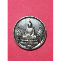 ราคา เหรียญพระแก้วมรกตทรงฤดูหนาว วัดพระแก้ว ปี2525 (27767478204)
