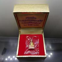 ราคา พระชัยวัฒน์พระพุทธนวราชบพิตร เนื้อเงินสามกษัตริย์ พิธีพุทธาภิเษก ณ วัดพระศรีรัตนศาสดาราม ปี2540 พร้อมกล่องเดิม (52203077117)
