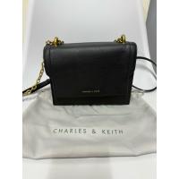 ราคา Charles&keith กระเป๋าสะพายข้าง รุ่น Front Flap Chain Handle Crossbody Bag แท้จากชอป 100% #มือสองสภาพนางฟ้า (41161077637)