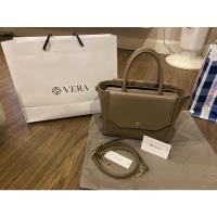 ราคา กระเป๋าหนังแท้ Vera Paris รุ่น Jill สี Taupe (17657474000)