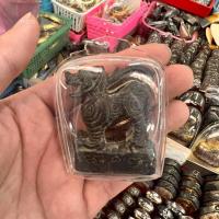 ราคา พญาสิงห์เนื้อว่านไม้พญางิ้วดำแกะสลัก หลวงพ่อเดิม วัดหนองโพ เลี่ยมกรอบกันน้ำ"พระบ้านรวมๆสวยๆวัดใจ" (26391991597)