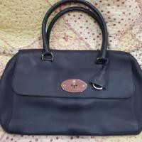 ราคา Like new MULBERRY del ray. Navy blue ทรงคล้าย bayswater ไม่มีซิบ เป็นฝาปิดค่ะ ซื้อตามด (884110912)
