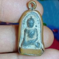 ราคา พระรอดพิมพ์2หน้าพร้อมจับทองเหลืองโบราณน่าจะจับมาไม่ต่ำกว่า30ปีสวยมากเก่าจริงหายากเหมาติดมาองค์เดียวเท่านั้นหาไม่ได้ (48453518326)