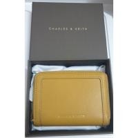 ราคา กระเป๋าสตางค์ Charles & Keith *มือสอง ของแท้ สภาพดีมาก ๆ* (2335175737)