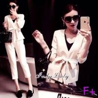 ราคา ราคา 260 บาท เซต 2 ชิ้น เสื้อคลุมผูกโบว์ด้านหน้า ทรงป้ายคอวี แขนยาว พร้อมกับกางเกงขายาว เอวยืดสม็อ (9013016)