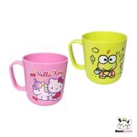 ราคา Cup Mug Hello Kitty Keropii Sanrio Variant แก้วมัคเฮลโลคิตตี้ กบเคโระ ลายการ์ตูนซานริโอ แก้วน้ำพลาสติกมีหูจับ (7635730789)