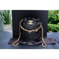 ราคา #HB7570 : Unused Chanel drawstring bucket GHW (10361465516)