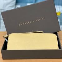 ราคา กระเป๋าสตางค์ Charles&Keith ใบยาว สีเหลืองอ่อน ของแท้ (4513872606)