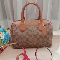 ราคา กระเป๋าถือสะพายข้าง coach ของแท้พร้อมส่ง✔️✔️✔️ (2354260729)