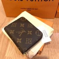 ราคา Used like new LV zippy coin DC20 อปก.Fullset ใบเสร็จ coppy หัวซิปมีรอยขนแมวนิดหน่อยค่า ราคา 11500 (7420906892)