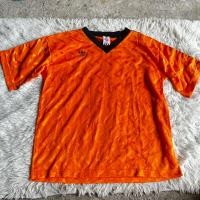 ราคา เสื้อกีฬา Adidas สีส้มคอวี ป้ายติดไซส์ L ของแท้ 100% (40358870961)