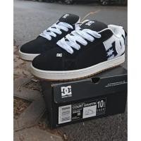ราคา รองเท้าสเก็ต DC Court Graffic สีดําสีขาว Mens Hip Hop คู่ Street สเก็ตบอร์ดรองเท้าผ้าใบ Sticky ยาง Sole Street Globe ความกว้างรองเท้า laces สเก็ตยี่ห้อสติกเกอร์ (48150823672)
