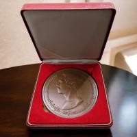 ราคา เหรียญพระพุทธเจ้าหลวง (รัชกาลที่ 5) เนื้อทองแดงรมดำ 7 เซน ที่ระลึกครบ 100 ปี สภากาชาดไทย พ.ศ.2536 พร้อมกล่องหนัง (55003836575)