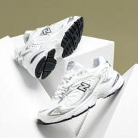 ราคา (พร้อมส่ง) รองเท้า New Balance 725 Men’s Shoes Sneakers ML725B ของแท้ Mens Size US 9.5 (UK9) มือสอง สภาพดี (19188347520)