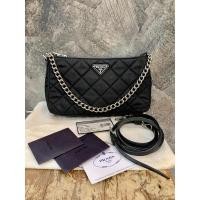 ราคา Prada Nylon Chain Black Pochette ของแท้!!! (19121792836)
